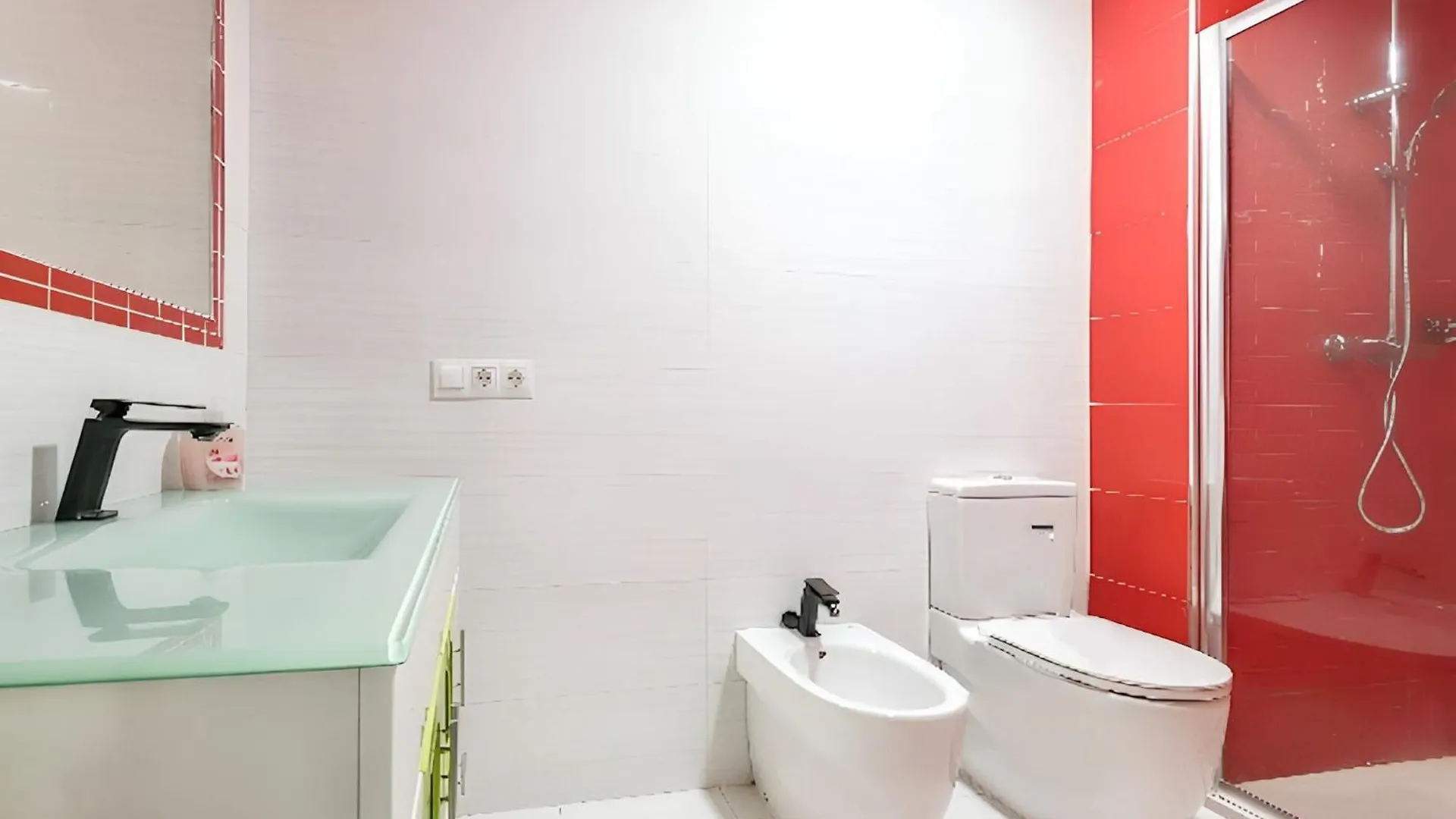 Chiclana Terrace Haven: Beachside Retreat with WiFi Villa Chiclana de la Frontera