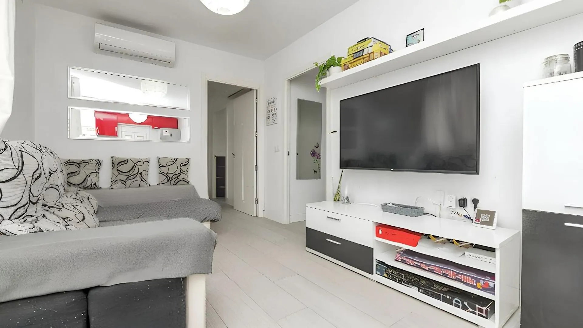 Chiclana Terrace Haven: Beachside Retreat with WiFi Villa Chiclana de la Frontera Holiday home