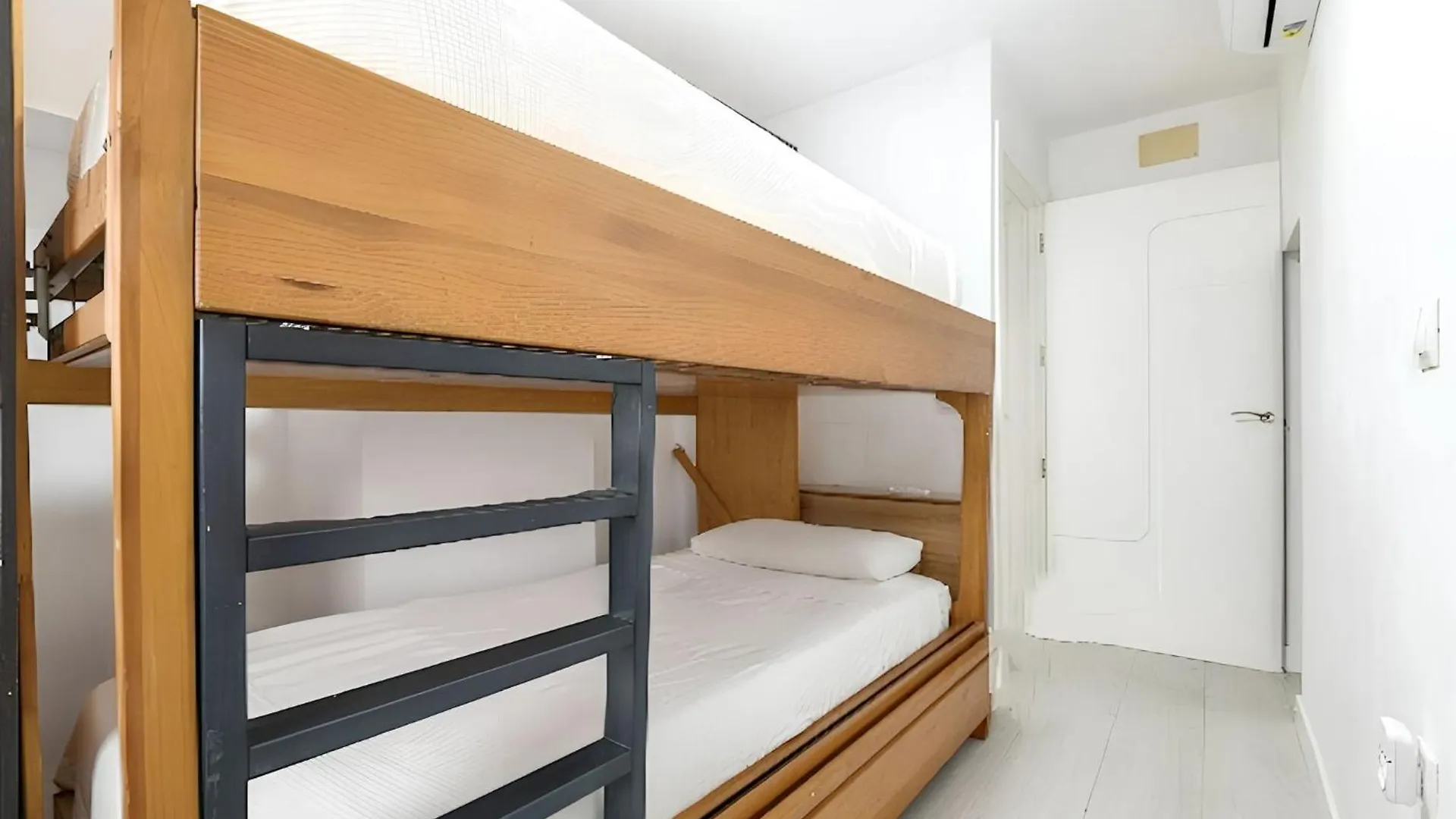 Chiclana Terrace Haven: Beachside Retreat with WiFi Chiclana de la Frontera Holiday home